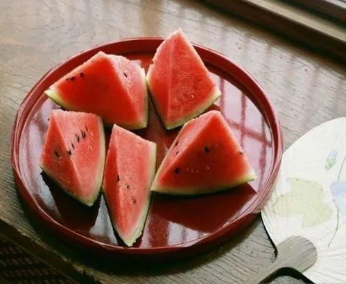 吃瓜群众的吃法,揭秘吃瓜群众的独特吃瓜姿势